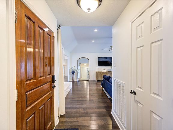 4th image of 7727 Heathrow Ln