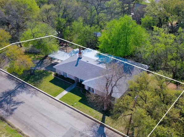 1103 Miller St, Bowie, TX 76230