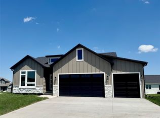 675 NW Georgetown Dr, Waukee, IA 50263