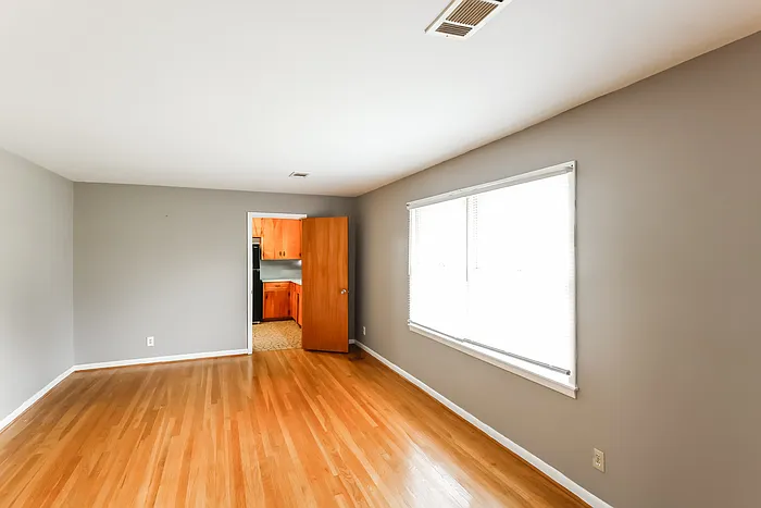 1712 Longmeadow Dr — Photo 2