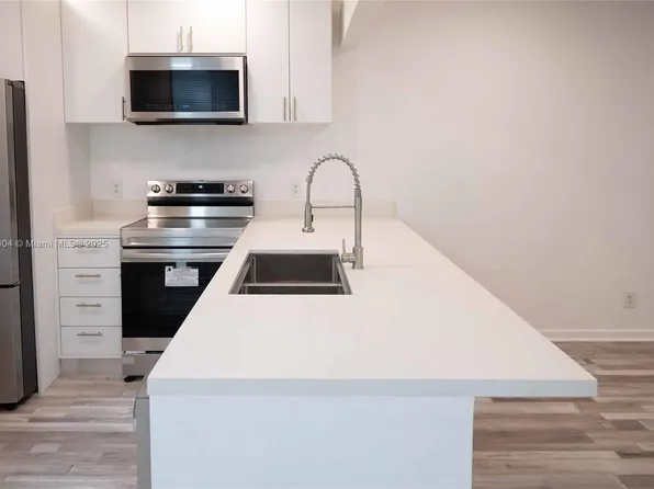 251 NW 76th Ave APT 208, Pompano Beach, FL 33063