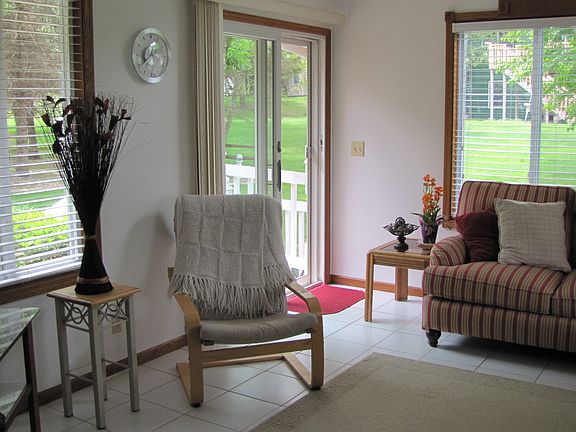 4th image of 247 Valley Oaks Dr