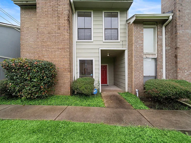 8433 Wednesbury Ln — Photo 2