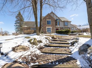 4534 Riverchase Dr, Troy, MI 48098