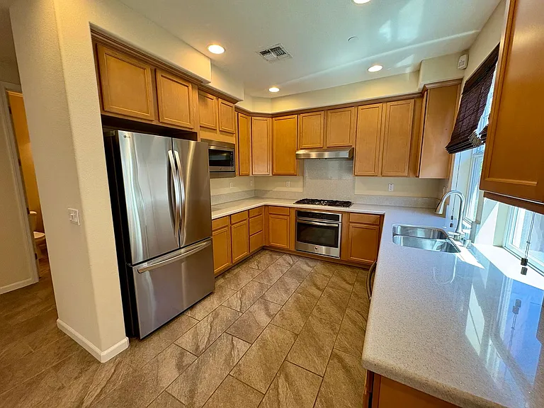 1658 N Pole Pl #1 — Photo 35