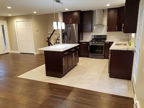 5th image of 819 E Gardenia Ln