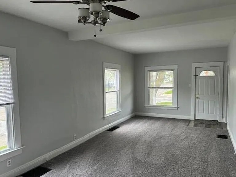 327 S Magnolia Ave — Photo 3