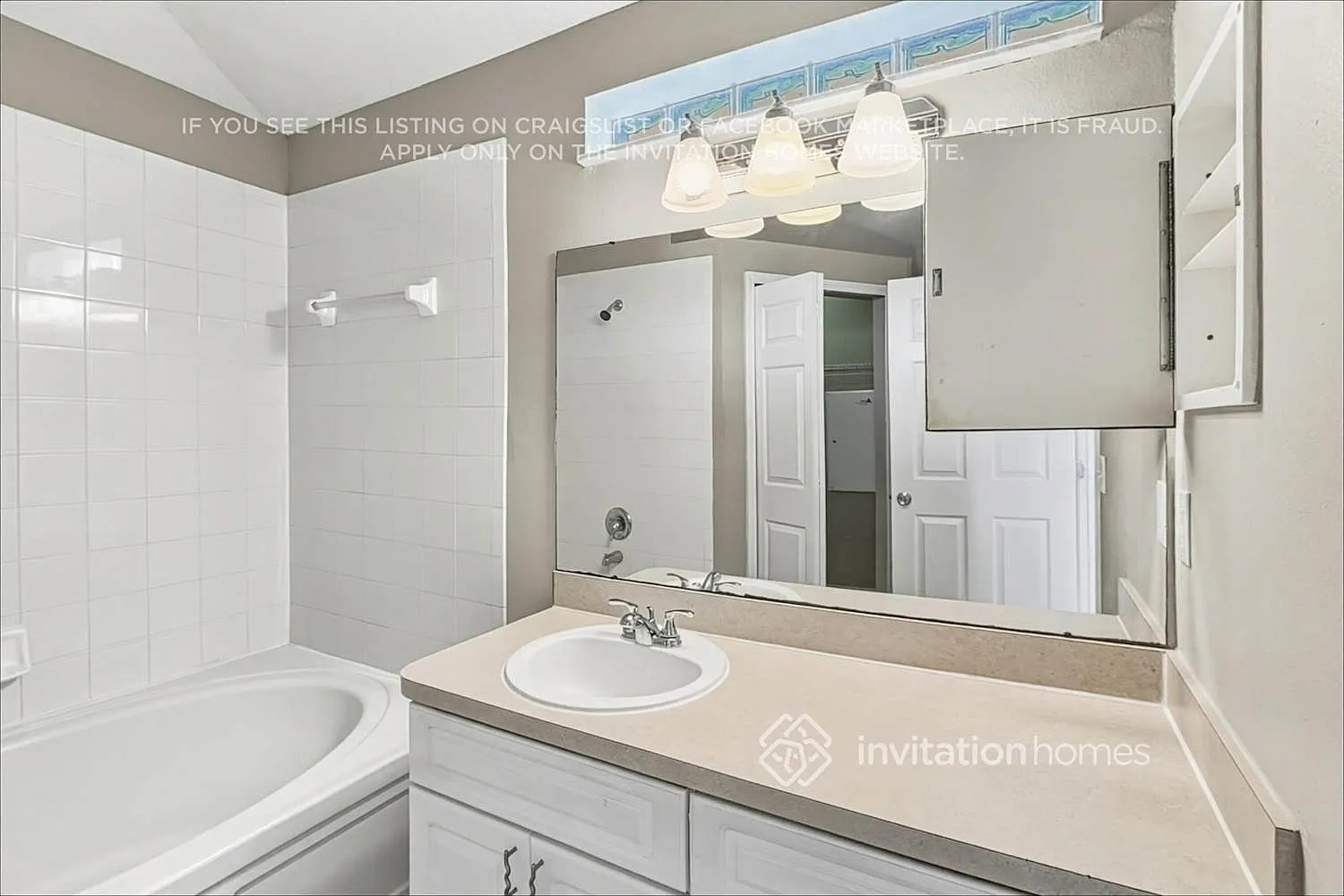 7462 Oxford Garden Cir Apollo Beach, FL 33572 — Photo 3