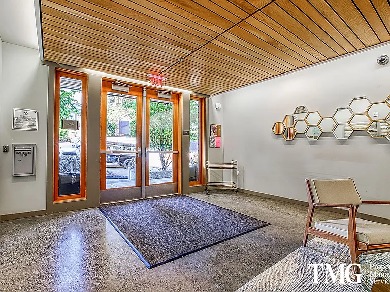Corbett Heights Apartment Homes — Photo 11