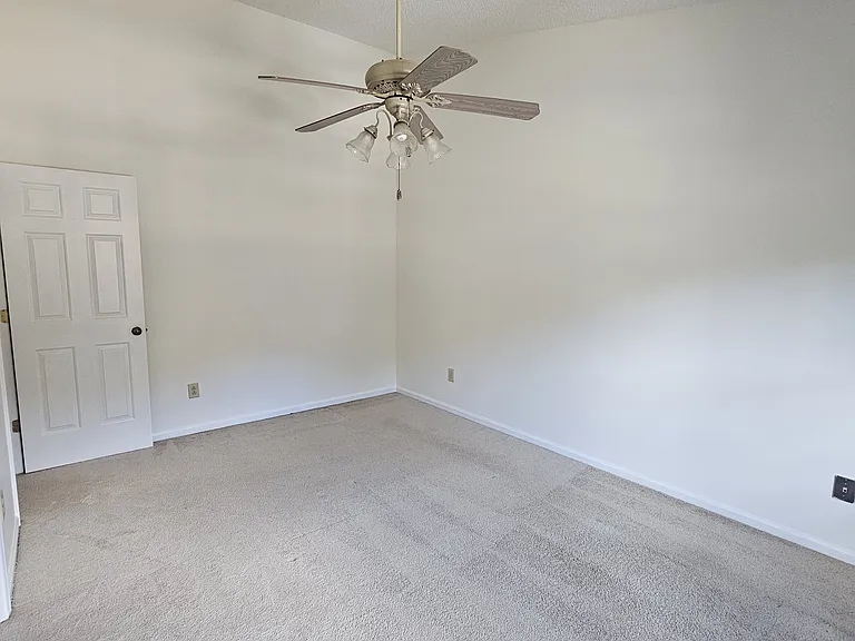838 Creekside Cres — Photo 27