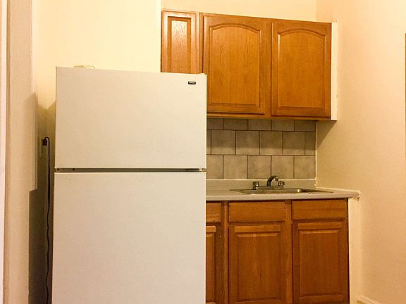 4th image of 5423 Fort Hamilton Pkwy APT B9