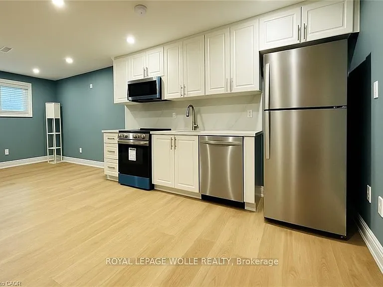 255 Pineland Pl #LOWER — Photo 3