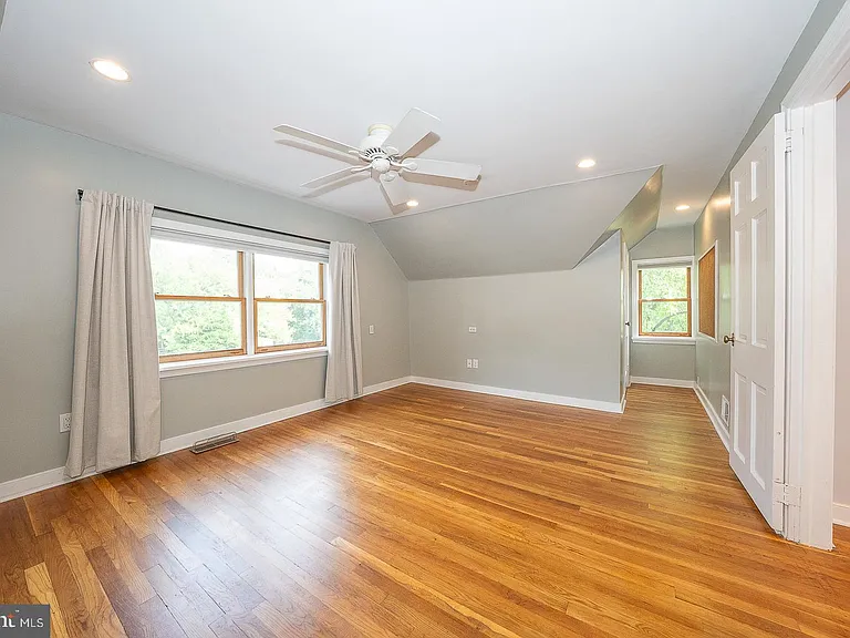 353 S Old Middletown Rd — Photo 25
