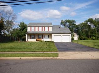 8 Stillwell Rd, Kendall Park, NJ 08824