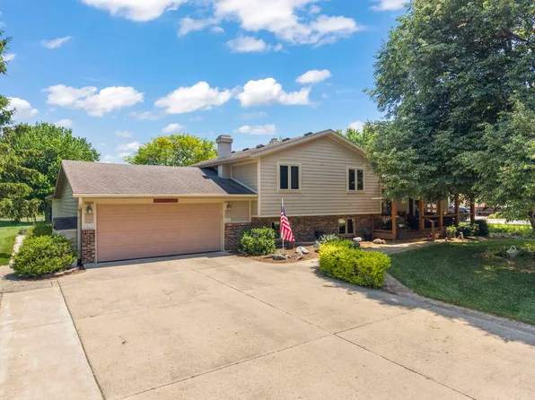 11S669 Schillinger Dr, Naperville, IL 60564