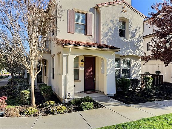 3rd image of 106 Minaret Ave