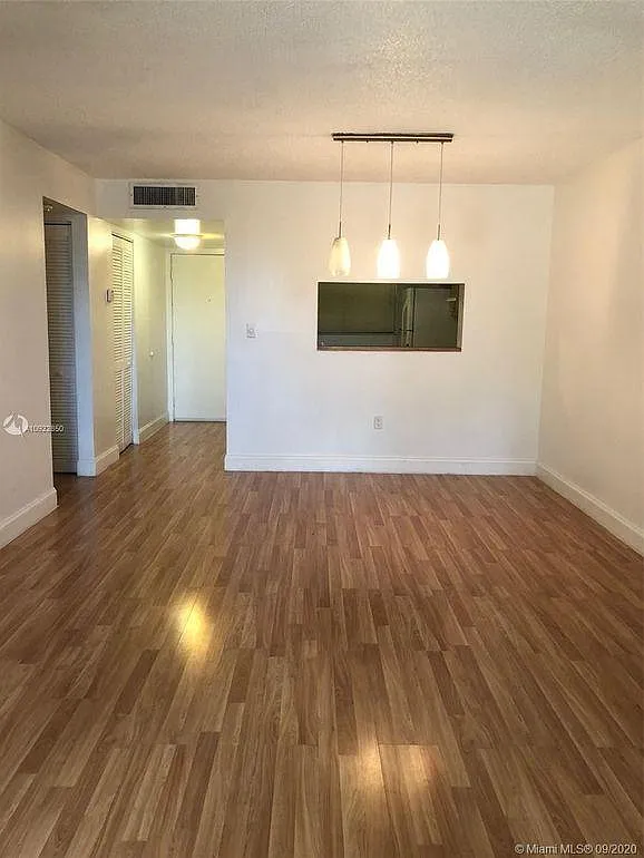 Building Photo - 10835 SW 112th Ave #113
