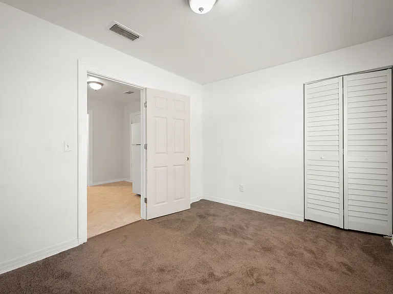 1029 W 25th St — Photo 33