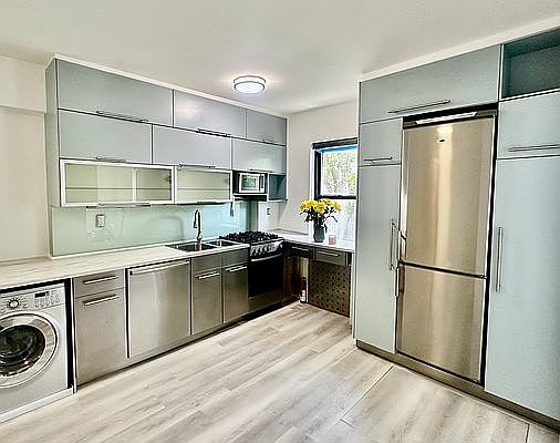 4th image of 180 W Houston St #1G