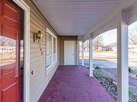 3rd image of 2560 Cheshire Dr