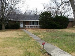 200 N Walnut St, Oconee, IL