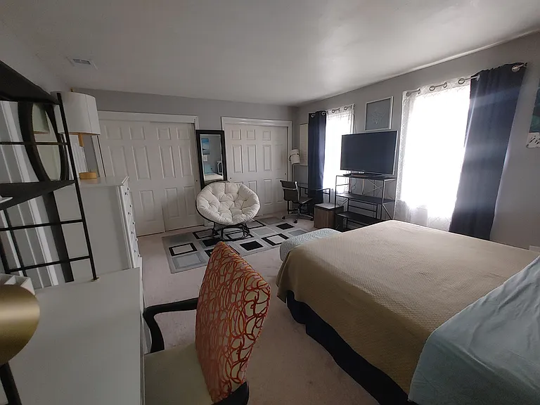 Brenland Cir — Photo 2