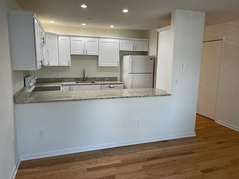 12 Grove St #C — Photo 3