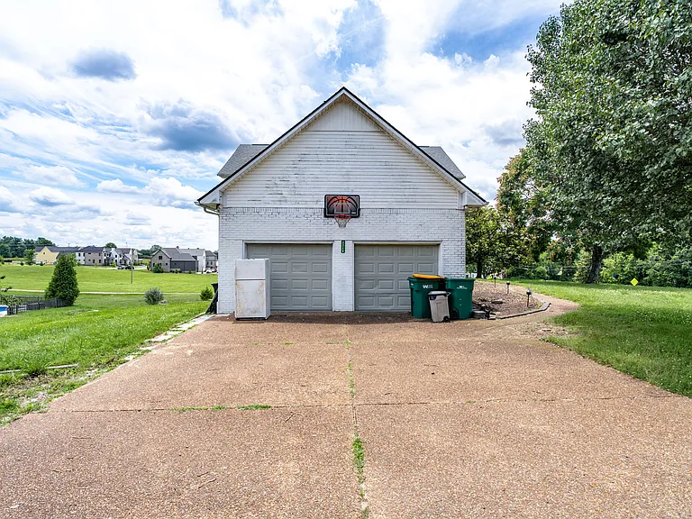 2718 Buckner Ln — Photo 6
