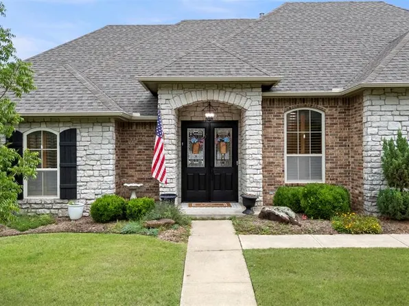 1900 Cobblestone Dr, Shawnee, OK 74804