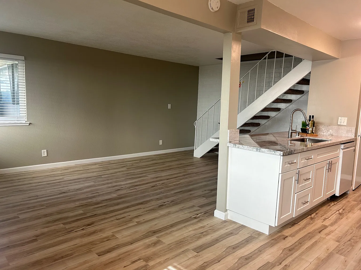 2 bed, 840 sqft, $1,975 — Photo 4