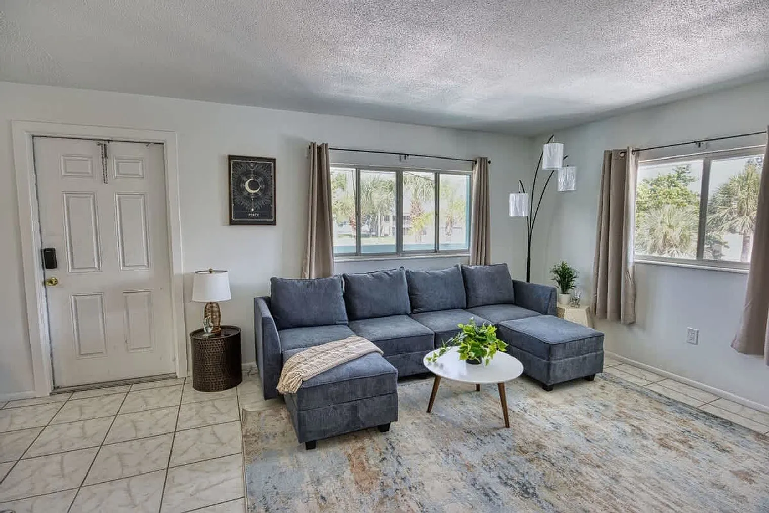 2 bed, 1.0 bath, 796 sqft, $3,052 — Photo 1