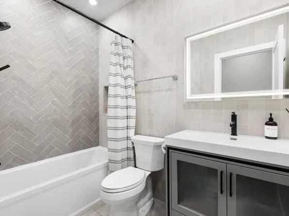 23 Manhattan Avenue image 9 of 17