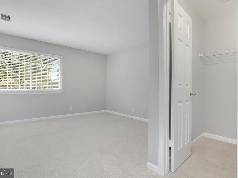 5712 Chapman Mill Dr #340 — Photo 7