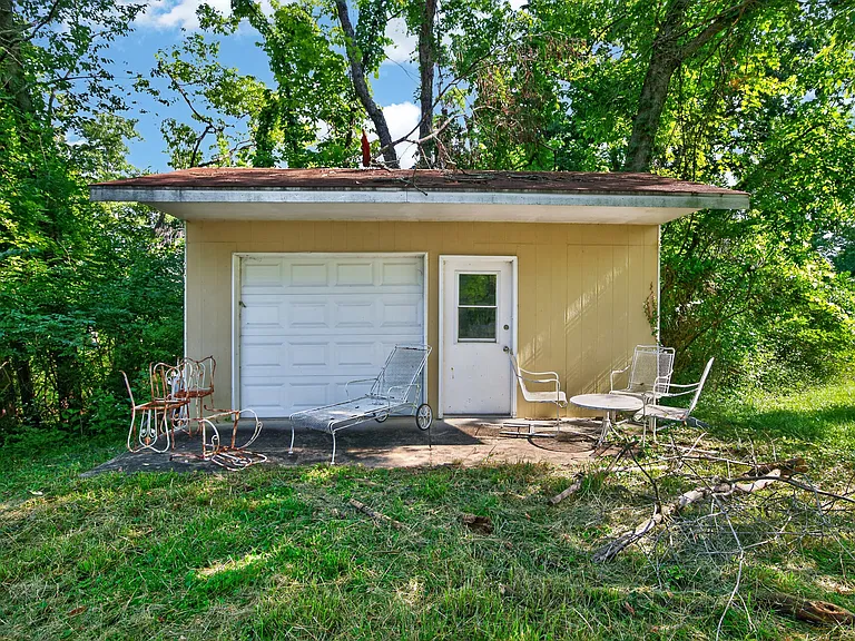 904 Locust Corner Rd — Photo 34