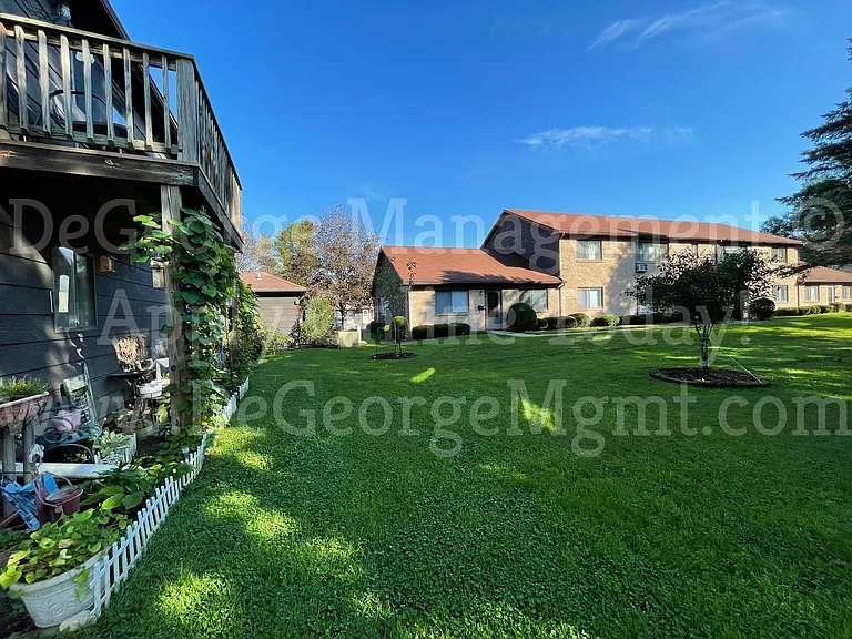 Parkside Apartments — Photo 3