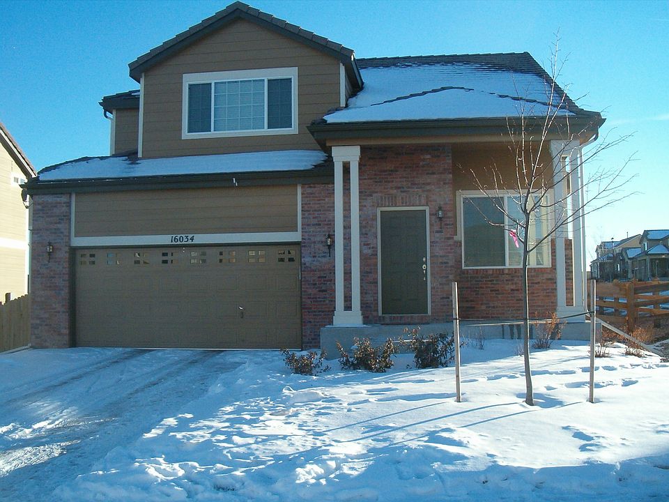 2007 curb view (shrubs now much larger)