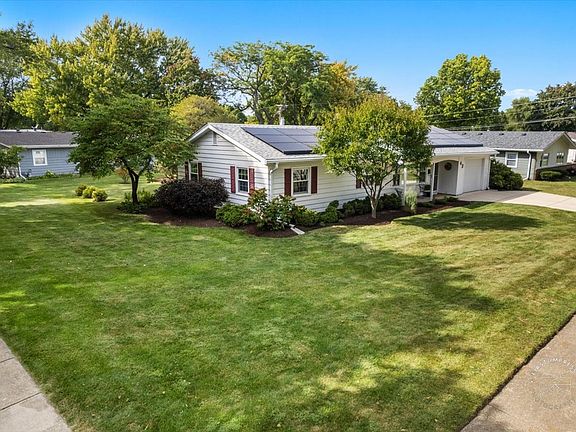 2nd image of 6 S Sycamore Ln