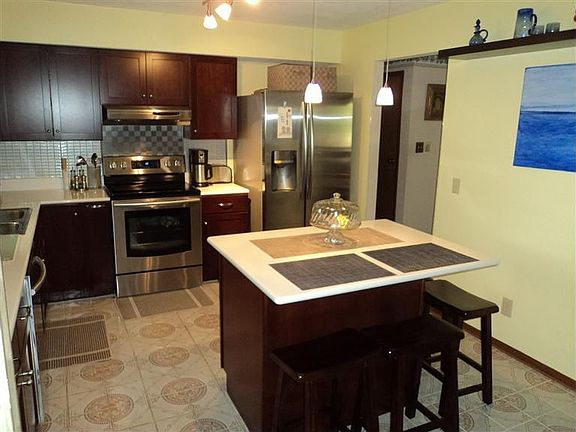 5th image of 431 Holderman Pl