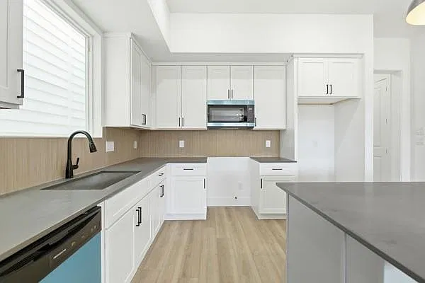 3 bed, 3.5 bath, 2092 sqft, $2,450 — Photo 1