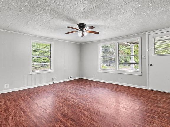 3rd image of 802 Ida Ave