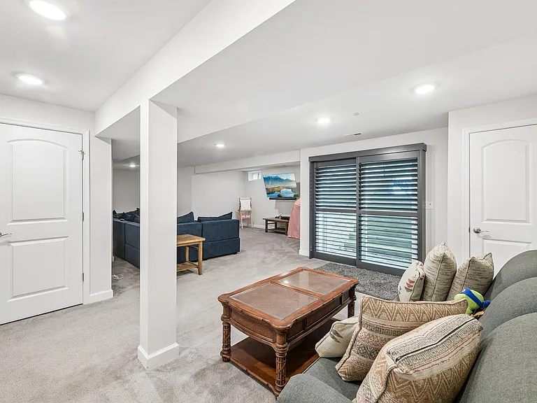 10400 Del Ray Ct — Photo 48