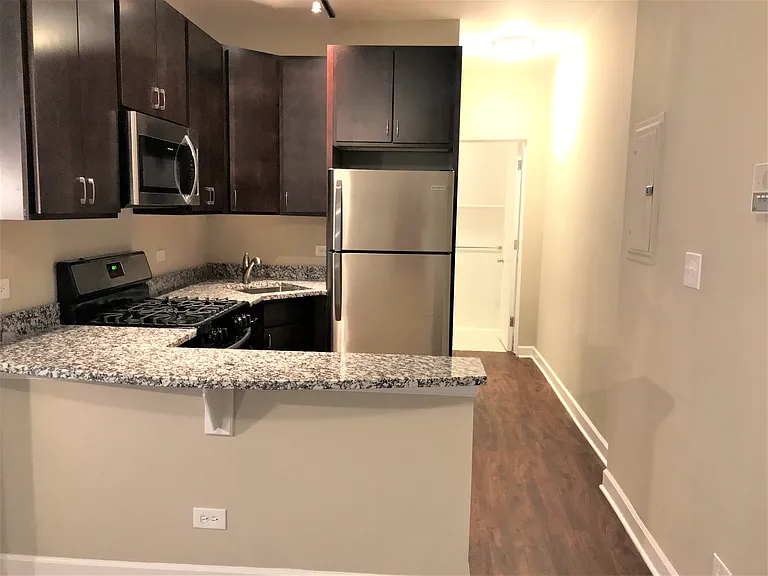 416 W Surf St #202 — Photo 5