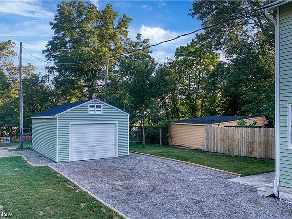 3rd image of 6209 Pear Ave