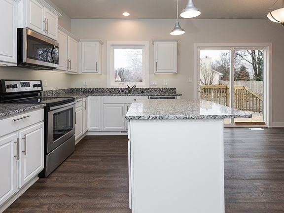 4th image of 1616 Bennetts Way NW