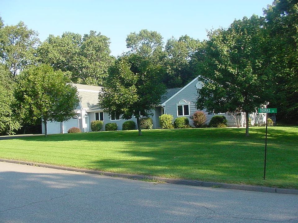 1st image of 8 Thomas Dr