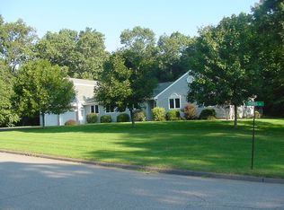 8 Thomas Dr, Tolland, CT 06084
