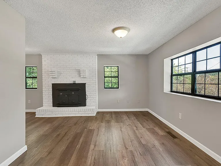8633 Hilltop Dr — Photo 15