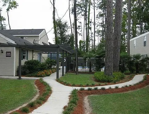 Woodland Trace Apartments — Photo 20
