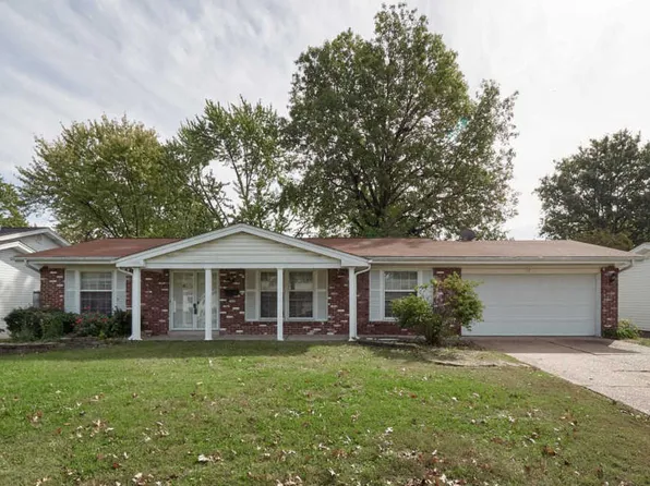 7456 Sir Lords Ln, Hazelwood, MO 63042