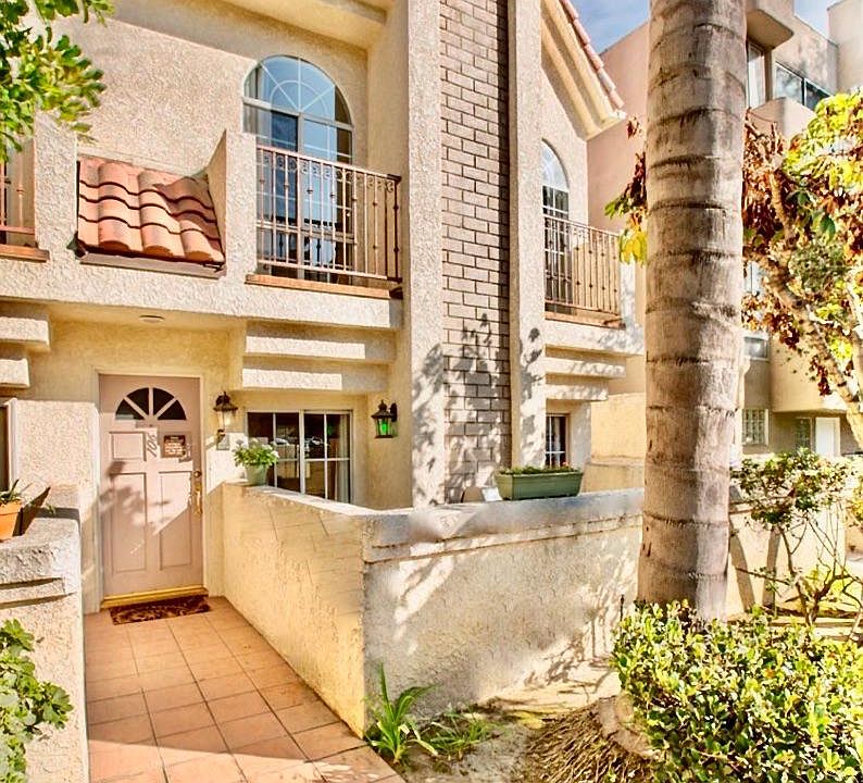 Front of townhouse entryway